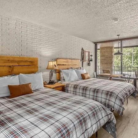 Stonegate Lodge 2 Queen Beds Wifi Tv Salt Water Pool Fire Pits #303 Eureka Springs Exterior photo